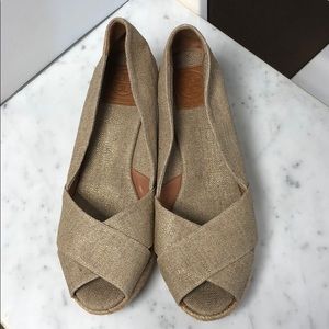 TORY BURCH GOLD/TAN CANVAS WEDGES SIZE 10